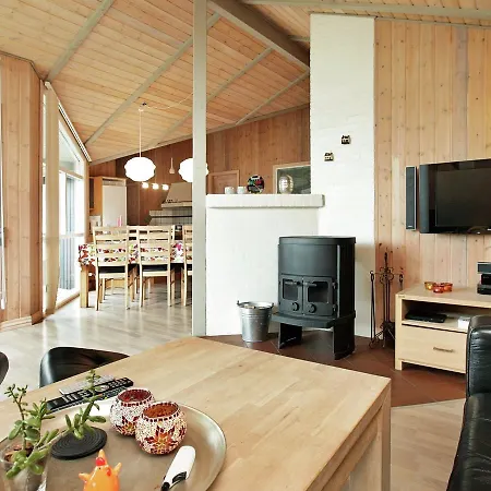 Four-bedroom Holiday In 10