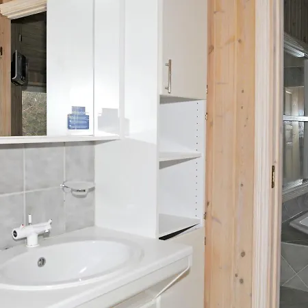 Feriehus Four-bedroom Holiday In 10 *