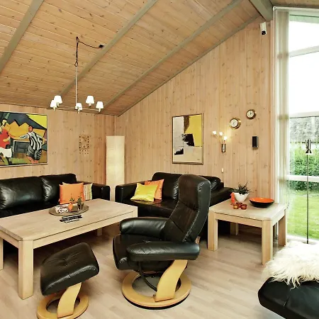 Feriehus Four-bedroom Holiday In 10 Blåvand