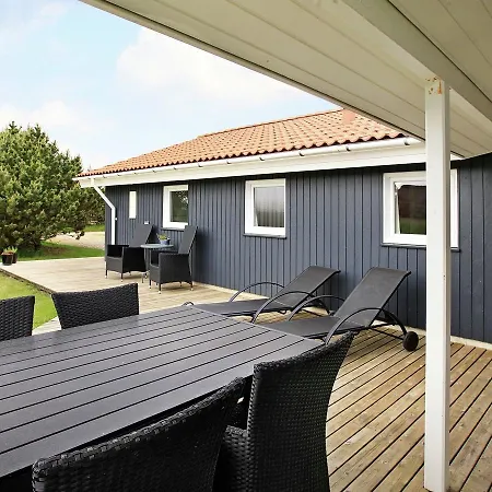 Feriehus Four-bedroom Holiday In 10 *